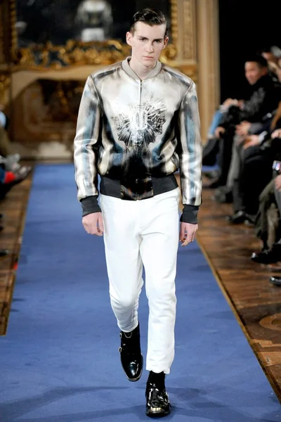 Look 27